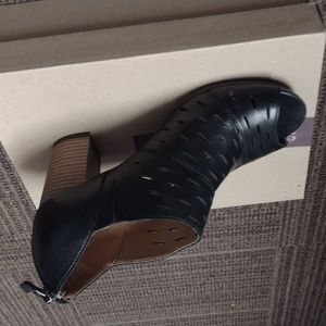 Black Leather Open Toe Shoes